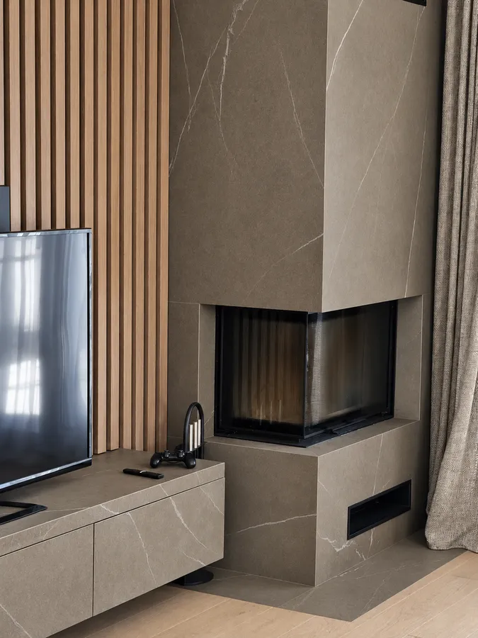 Kamin s TV elementom u Pietra Piasentini