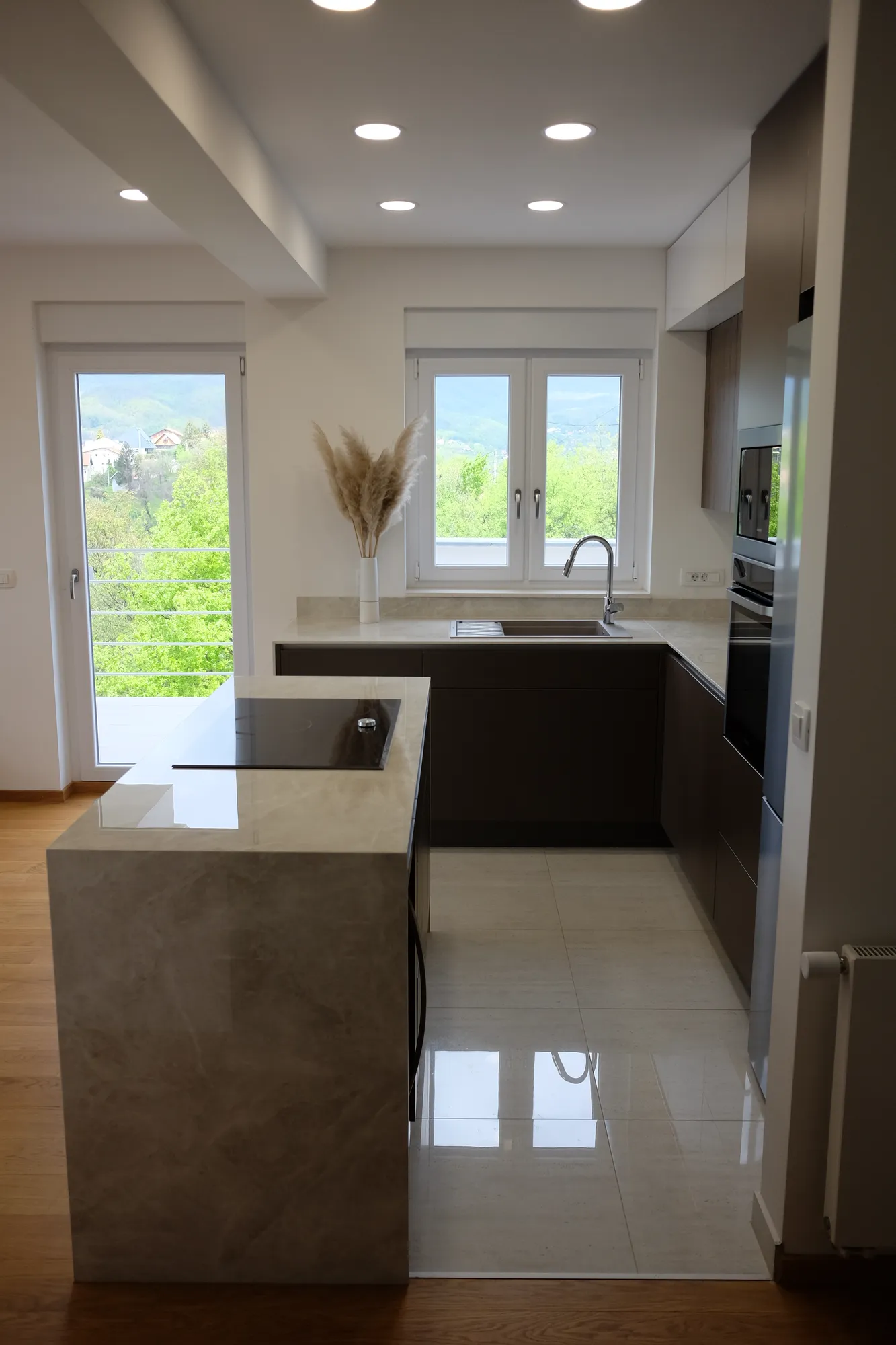Kuhinja i otok u Diamond Creamu — fotografija 2