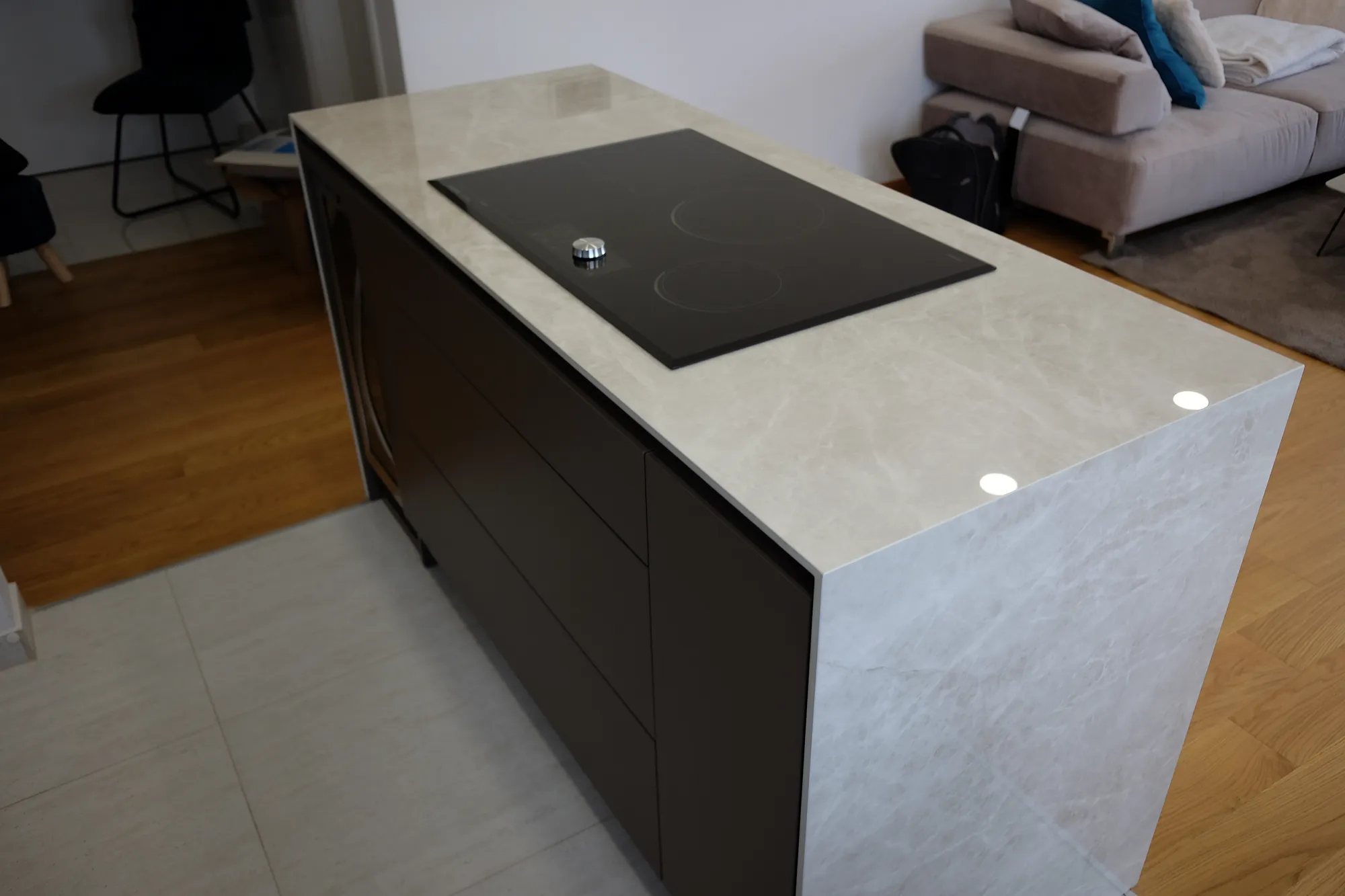 Kuhinja i otok u Diamond Creamu — fotografija 4